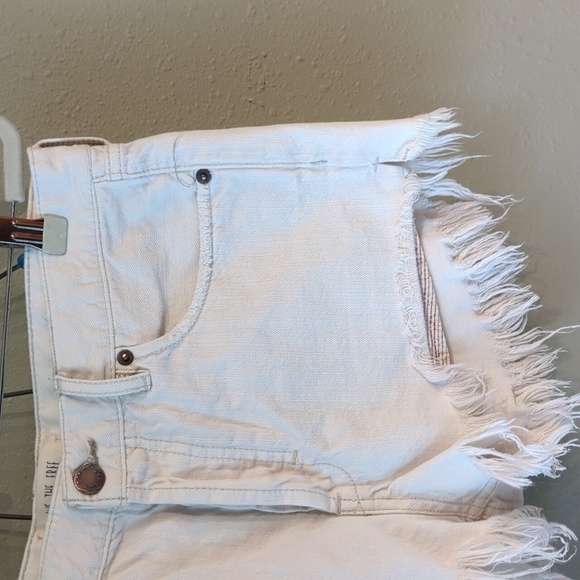 Free People we the free soft relaxed framed raw cut hem shorts worn white 28 - Picture 7 of 14